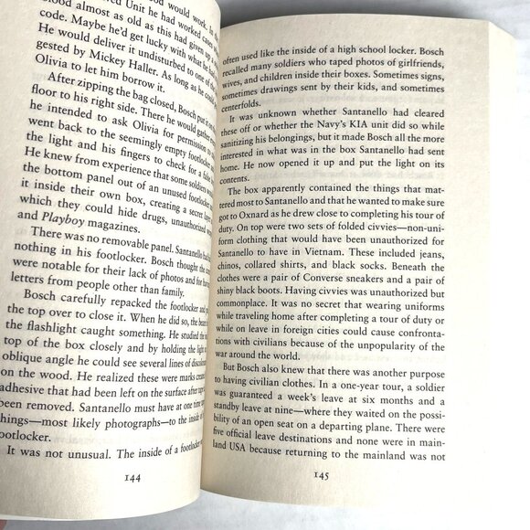 Michael Connelly Book The Wrong Side Of Goodbye 2016 8in x 5in Paperback Novel - Picture 9 of 12